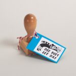 Stempel Frau mit Schal / Die Post ist da