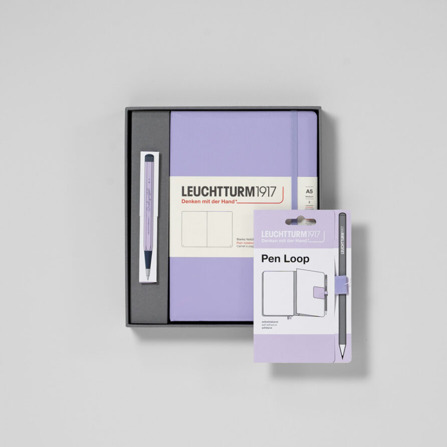 Leuchtturm-Geschenkbox: Notizbuch mit Drehgriffel Bleistift und Pen Loop – Bild 3
