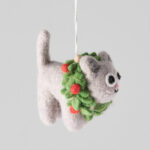 Filzanhänger – Katze im Adventskranz
